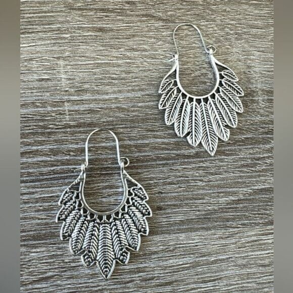 Silver Hoop earrings A243 - Picture 3 of 3